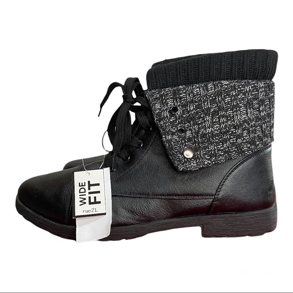 Black Ankle Bootie 10 Wide Faux Sweater Sock Faux Leather Lace Front Rue21 NWT - Picture 2 of 3